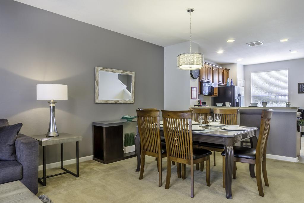 Отель Orlando Escape Williamsburg Экстерьер фото