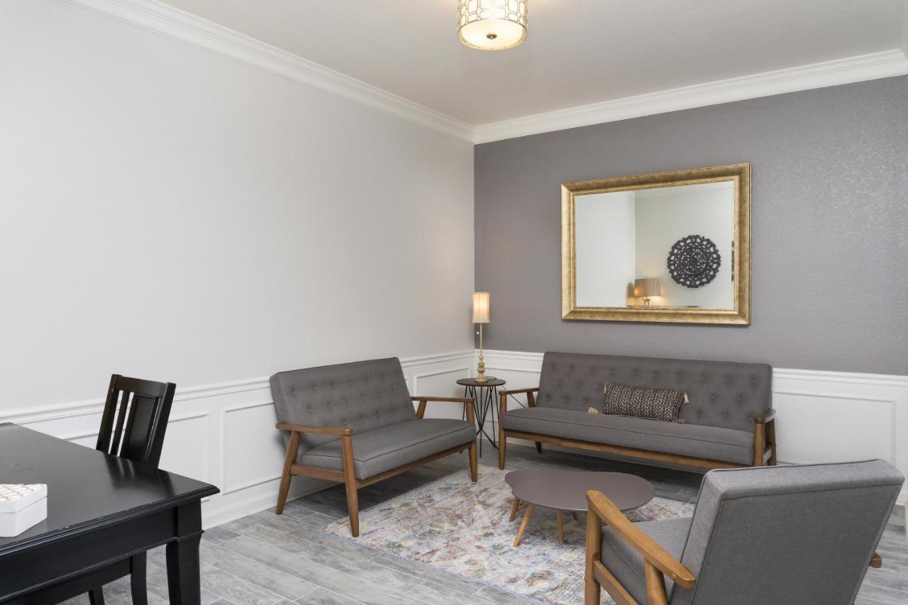 Отель Orlando Escape Williamsburg Экстерьер фото