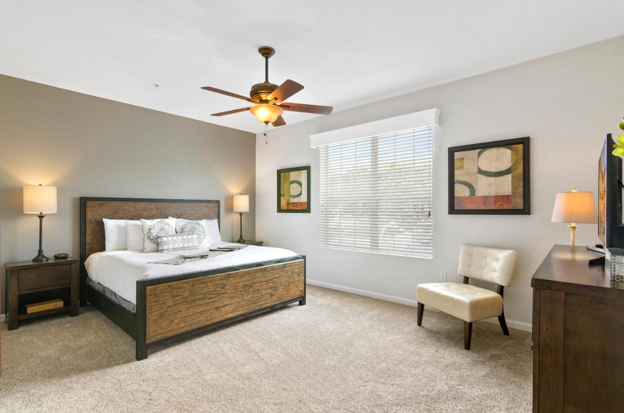 Отель Orlando Escape Williamsburg Экстерьер фото